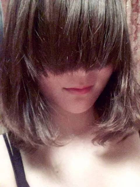 刘海遮眼睛怎么处理好看,刘海长到尴尬期怎么打理