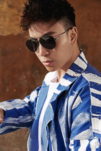 释小龙戴的墨镜,你与斯文败类只差一副眼镜