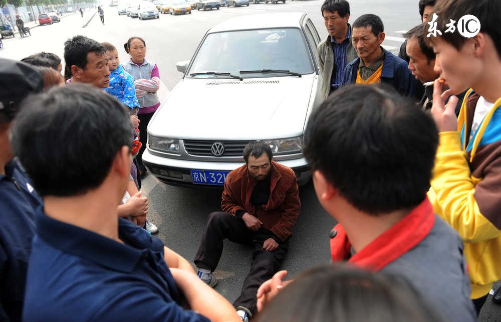 意外交通事故怎么处理,发生车祸时司机应该怎么处理