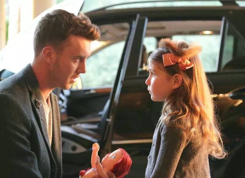 央视春晚小女孩唱歌,春晚第一个节目的小女孩