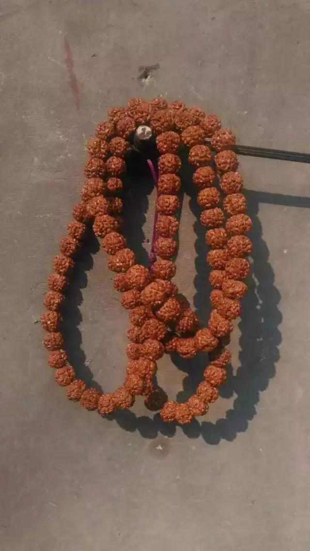 你这么丑就别戴南红了！