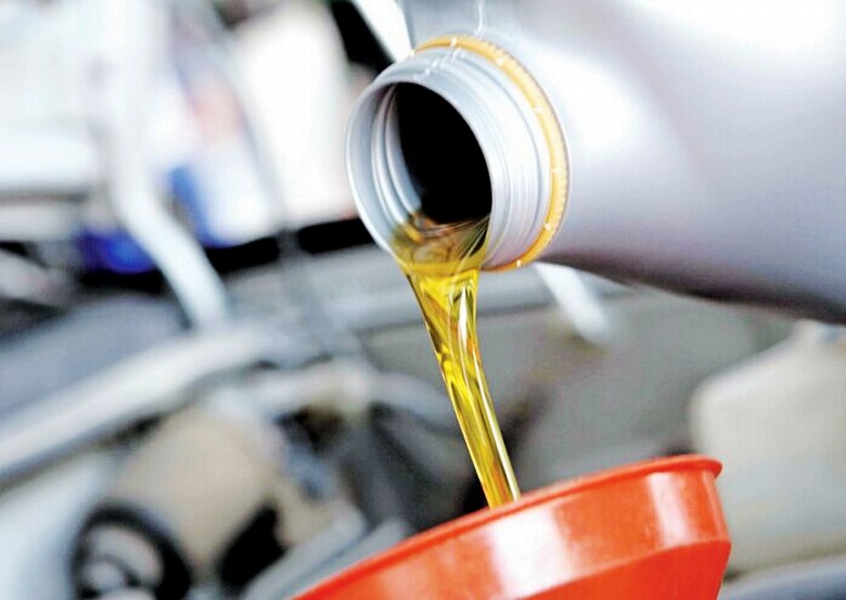 换机油剩下的机油还能加进去用吗,换机油要不要把原先的机油放出