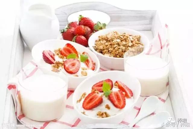 宝宝喝酸奶好处,宝宝喝酸奶加什么喝对肠胃好