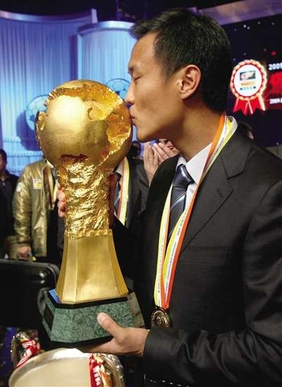 足坛忠诚故事：京城风云，龙队传说