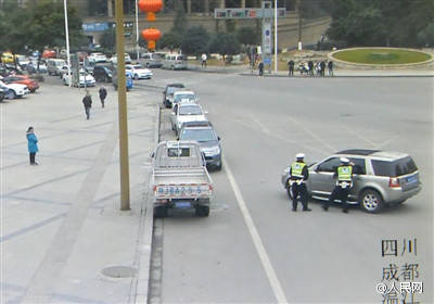 服了!路虎司机嫌春节吃太多为减肥辟谷5天,饿晕后撞车!