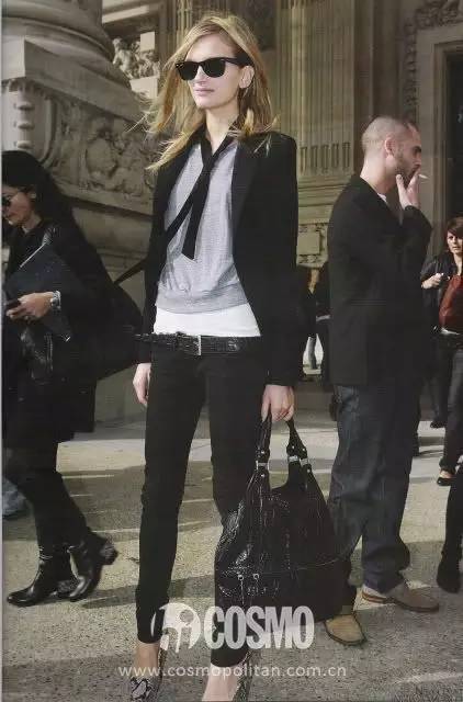 灰色衬衫连衣裙领带搭配,金小妹白衬衣搭配图片