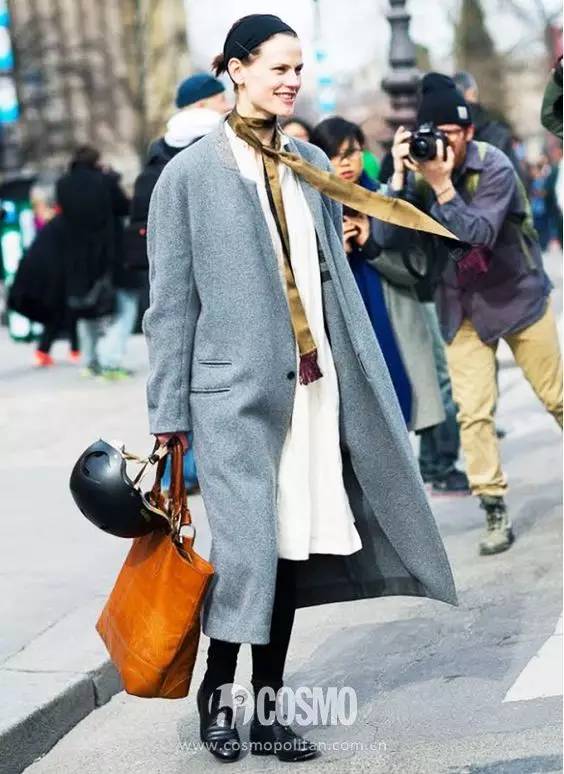 灰色衬衫连衣裙领带搭配,金小妹白衬衣搭配图片