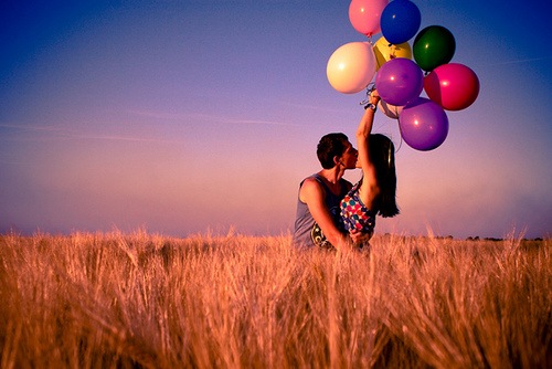 唯美的黑白浪漫海边情侣图片,情侣手牵手图片大全唯美伤感