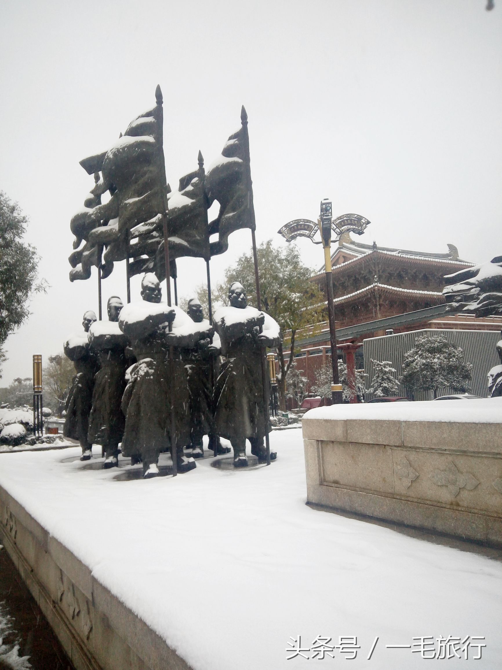 我在西安遇到了雪，第一次接触太空舱的时尚小窝