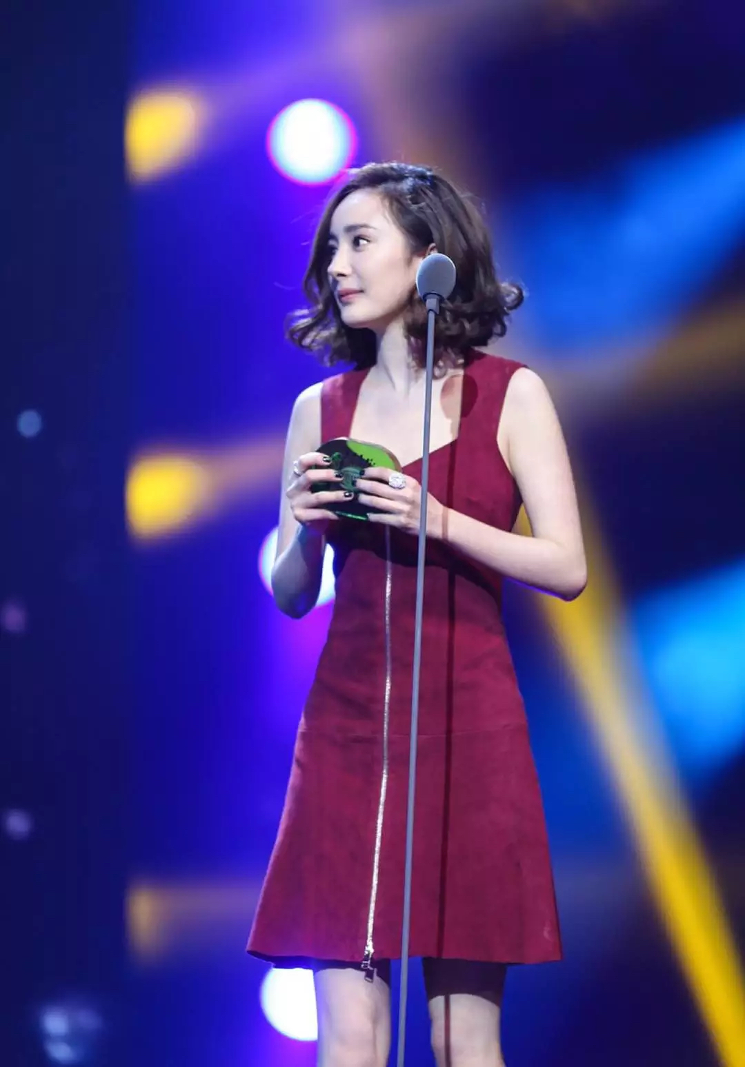 杨幂杨幂,越发的喜欢你了,尤其是看完这衣品