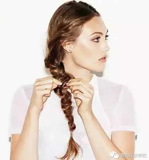 气质半披发编发教程,披发慵懒风编发教程
