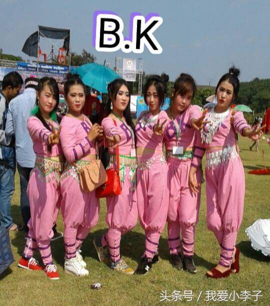 苗寨小女孩拍照,苗寨女生拍照姿势