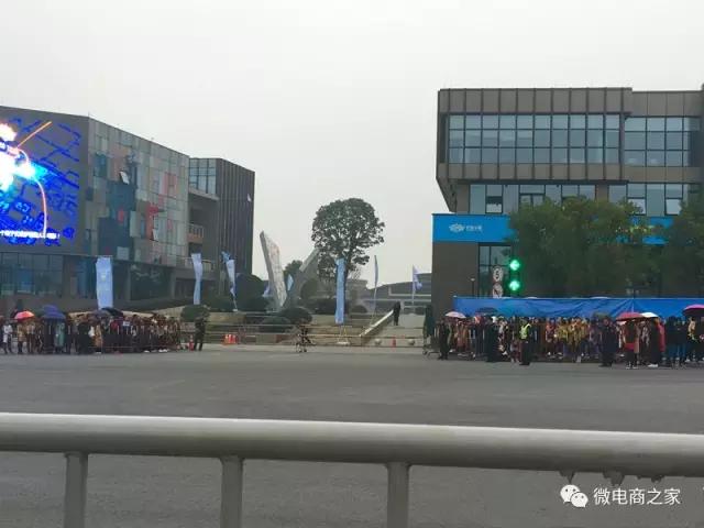 他们搜罗了30余款微商产品,只想带你重新认识朋友圈里的微商!