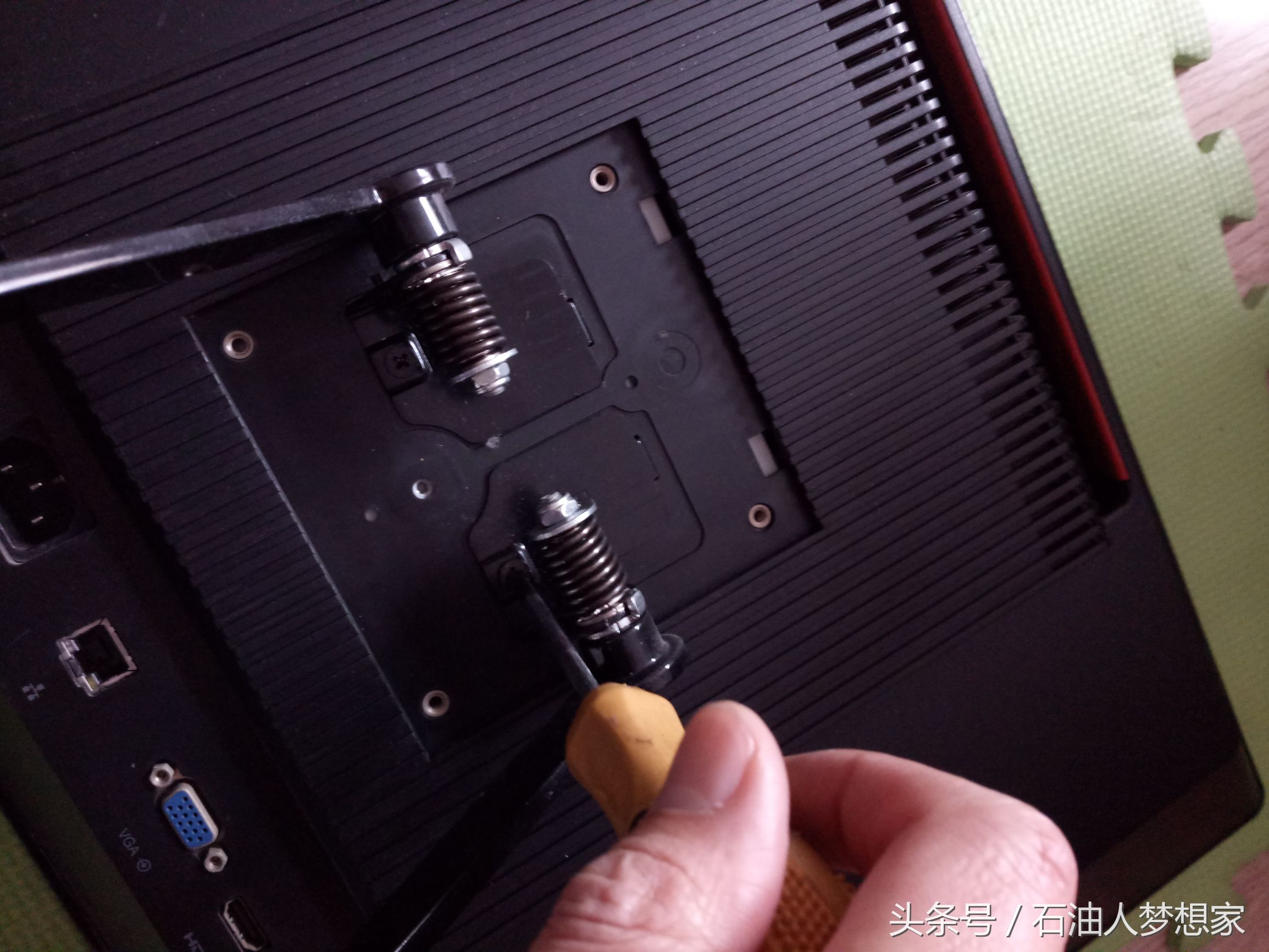 加了个4G内存条，让联想一体机扬天S716增动力（拆机配图）