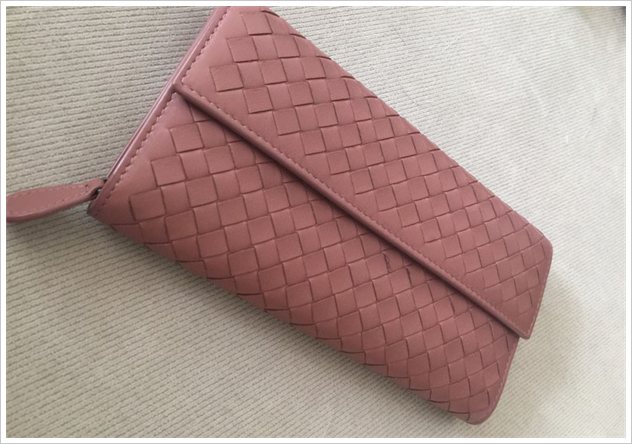 富家千金德法美加4国疯狂购物，只买了PRADA15只包，请网友们鉴定