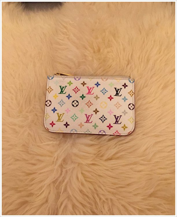 富家千金德法美加4国疯狂购物，只买了PRADA15只包，请网友们鉴定