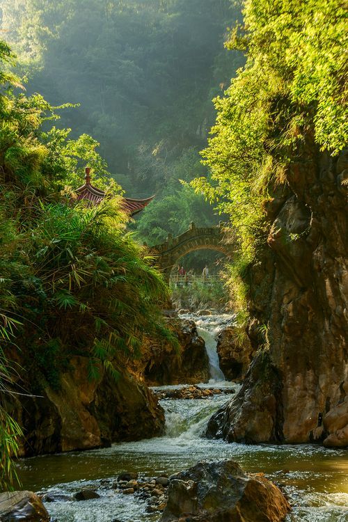 腾冲火山和热海哪个更值得去,去看腾冲火山