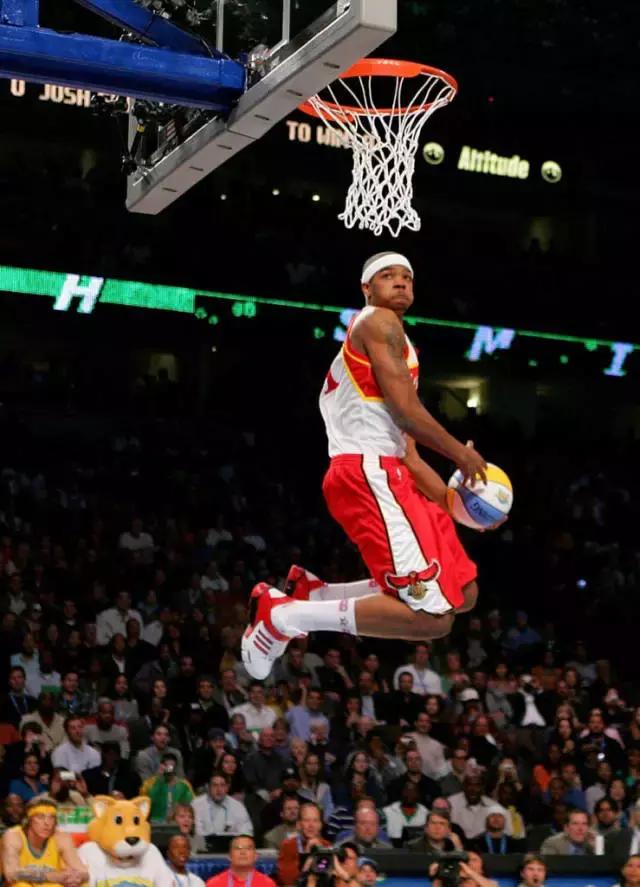 今年扣篮大赛上脚球鞋,乔丹扣篮大赛穿的球鞋