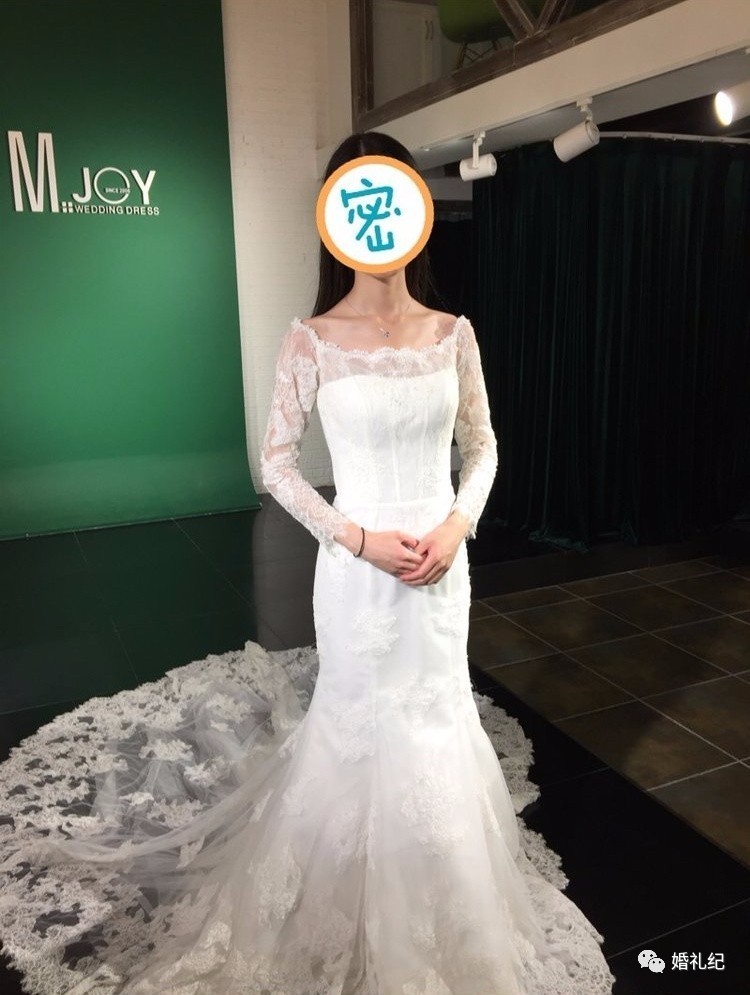 太瘦婚纱撑不起来？她们试完10家店，发现这3个款式最遮骨头