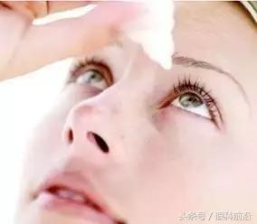 眼药水直接滴眼球上毁眼睛,眼药水为什么不能滴在黑眼球上