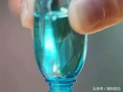 眼药水直接滴眼球上毁眼睛,眼药水为什么不能滴在黑眼球上