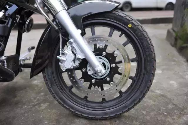 国产巡航摩托车600cc,国产美式v缸太子力帆v16