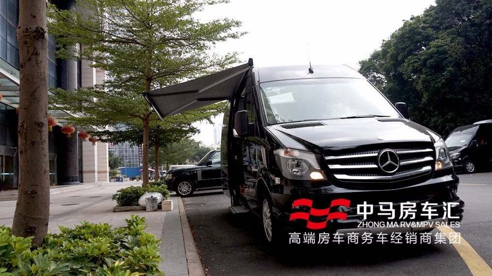 要的就是度假感!奔驰C10C有电视有沙发,有床有洗手间