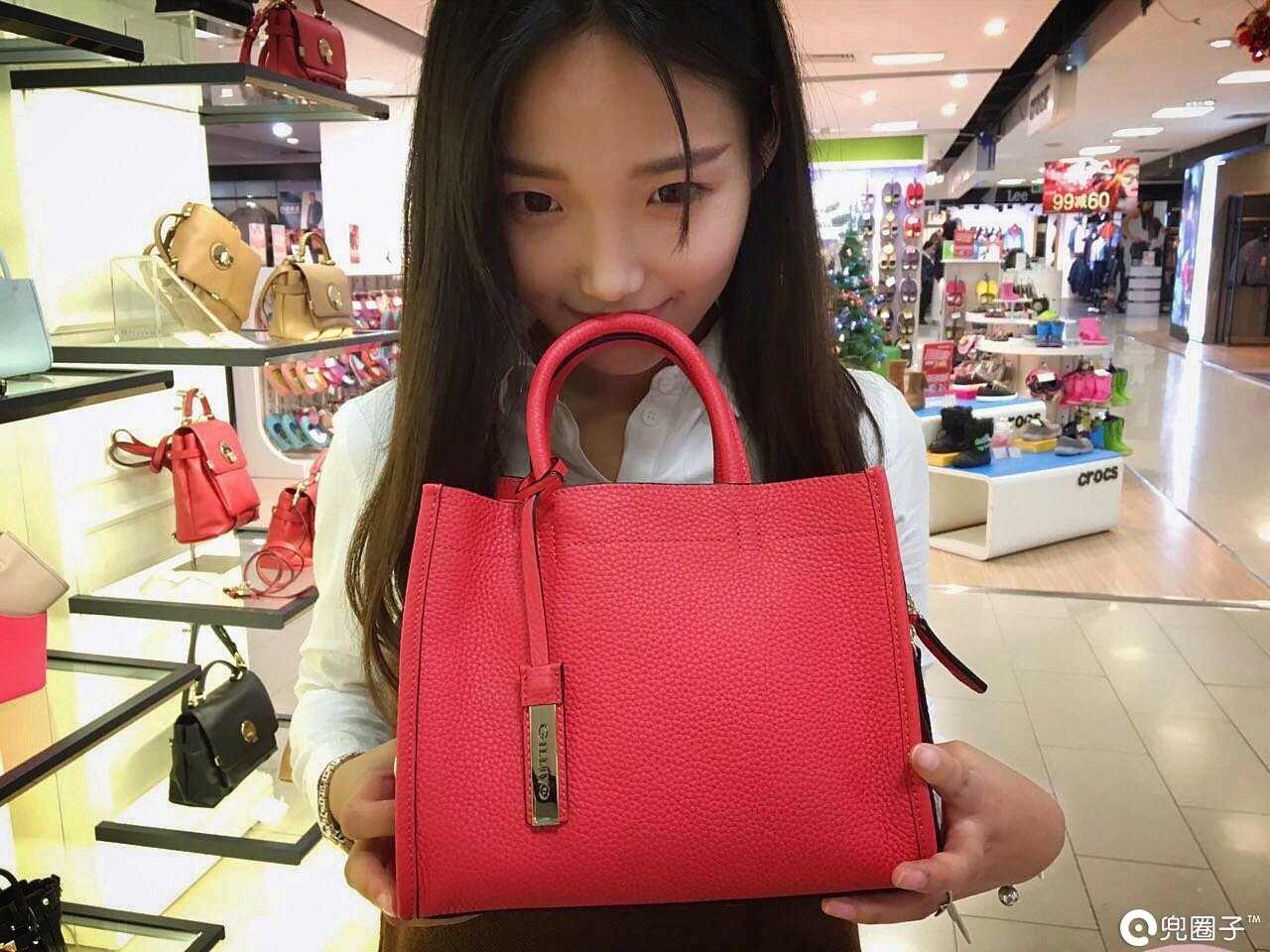 杭州的女生都背什么包,现在女生都在背什么包