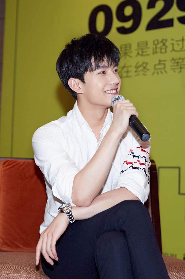 明星都在抢衣服,明星都在抢的卫衣