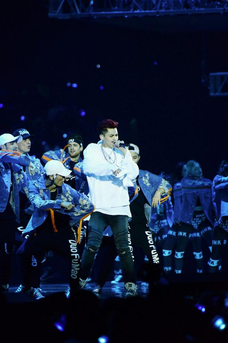 明星都在抢衣服,明星都在抢的卫衣