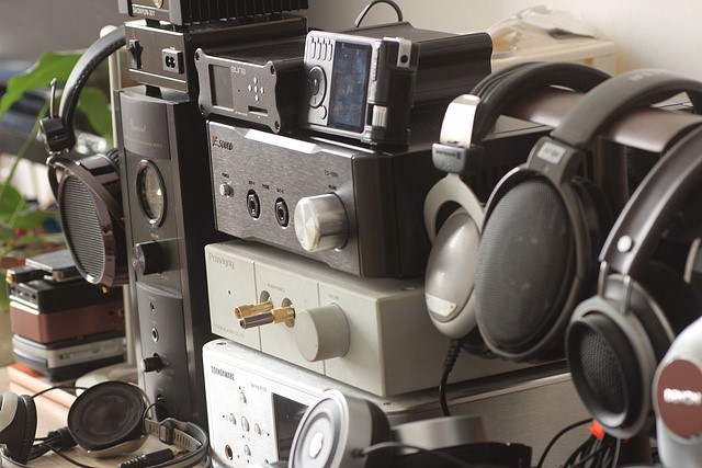 追求高品质高质量,追求音质买蓝牙还是有线