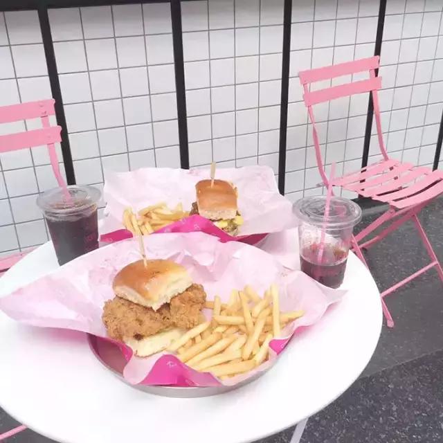 魔都15个粉色网红地标，咖啡甜品展览，少女心爆棚！