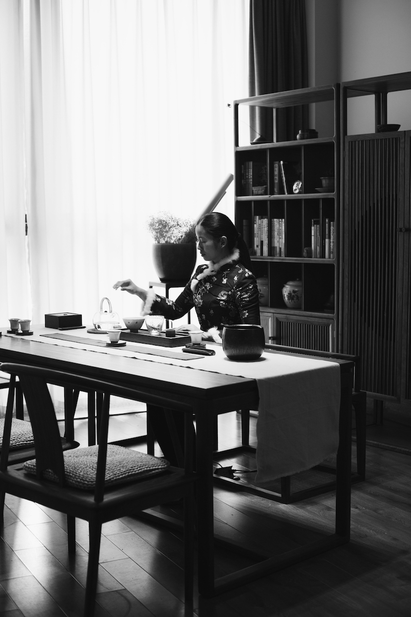 一曲《理想》问现世，两盏清茶慰风尘