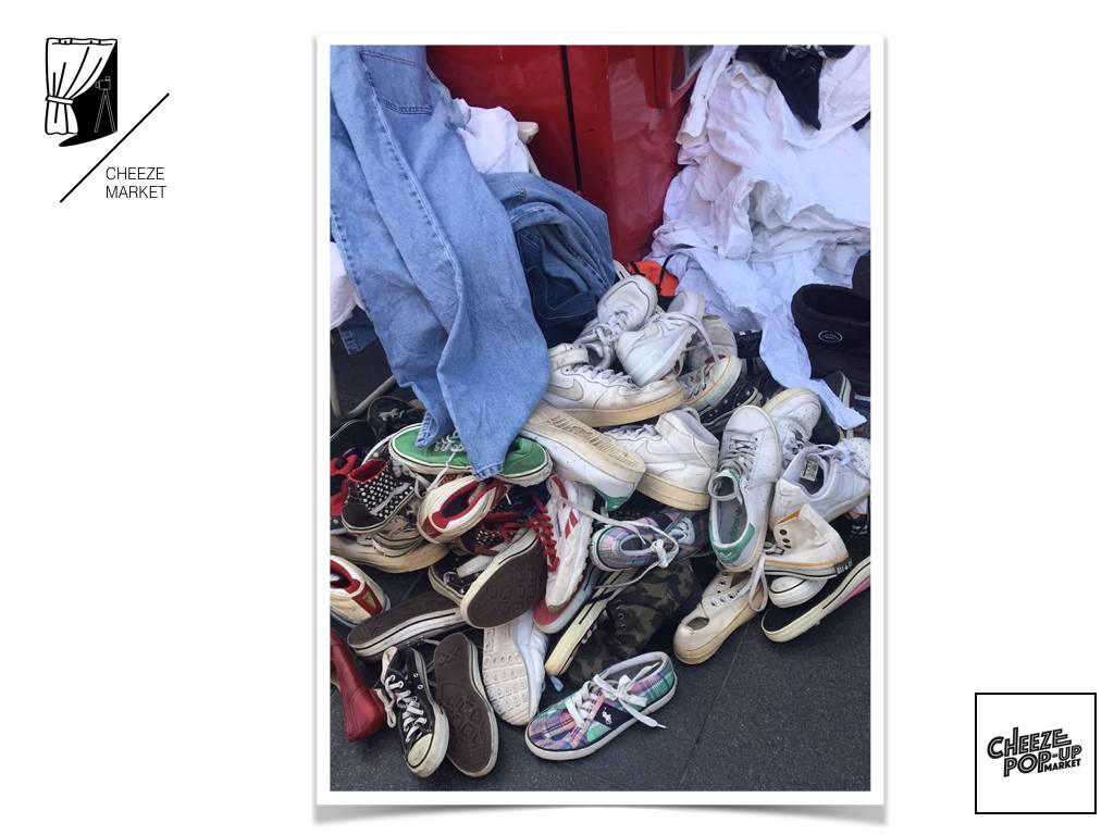 在曼谷,人妖+精油按摩文化市集