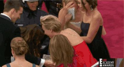 14岁退学又怎样？石头姐终获奥斯卡影后：幸运=人美还努力！