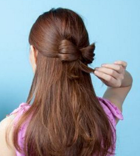 怎样扎发尾显得头发多,怎么才能扎蝴蝶头