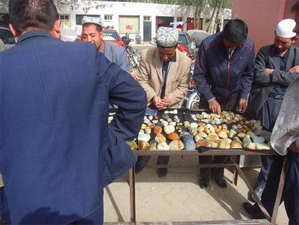 和田墨玉桃花石值钱吗,桃花石和田玉