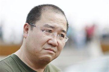 背现金过关英达称没洗钱是违规存款,汇钱到美国只能人肉背现金?