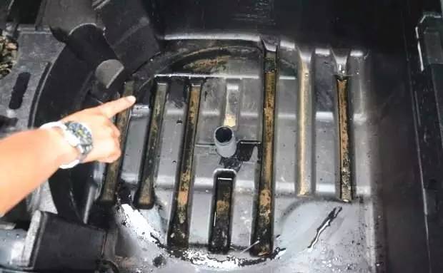 自动挡的车等红灯挂p挡还是n挡,自动挡车等红灯时应该挂什么挡