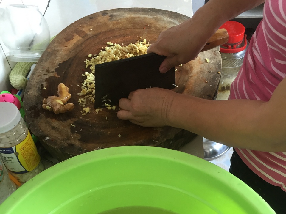 原创——巧媳妇看这里，还原农村的坛子菜4（剁辣椒）