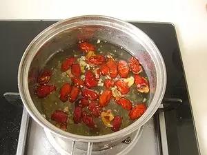 黑糖加什么喝补血养颜 (黑糖与什么搭配可补气血)