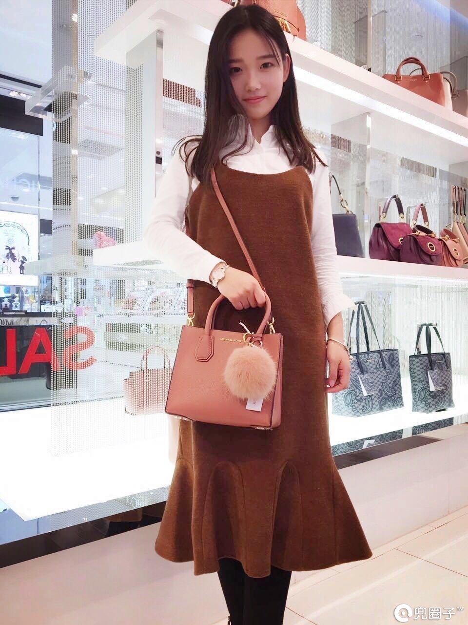 杭州的女生都背什么包,现在女生都在背什么包