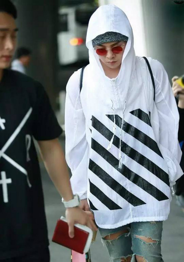 明星都在抢衣服,明星都在抢的卫衣