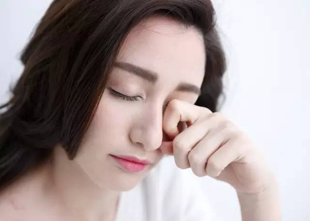 手机用多了眼疲劳,手机玩多了眼睛干涩用什么眼药水