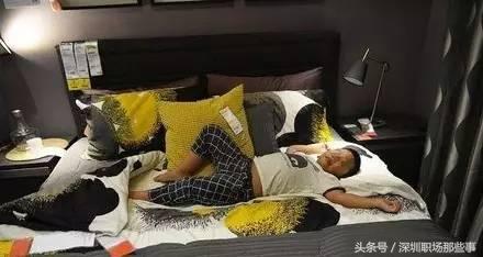 外国人尝试在宜家住一晚,在宜家睡觉的中国人