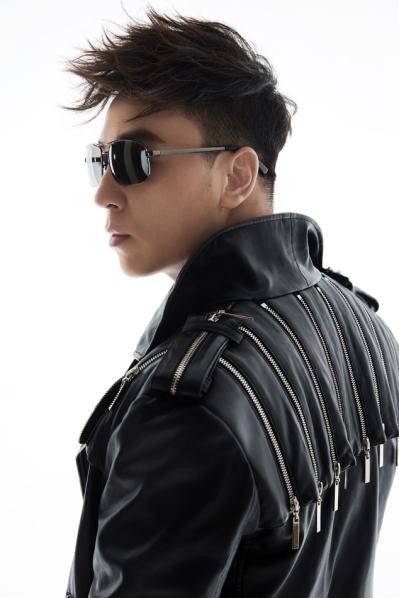 释小龙戴的墨镜,你与斯文败类只差一副眼镜