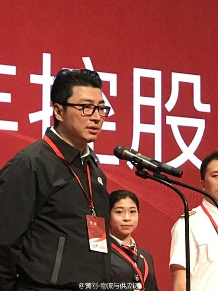 顺丰上市王卫敲钟视频,王卫带快递小哥敲钟