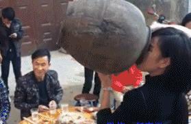女生喝醉酒搞笑gif,农村女人喝醉酒的搞笑瞬间