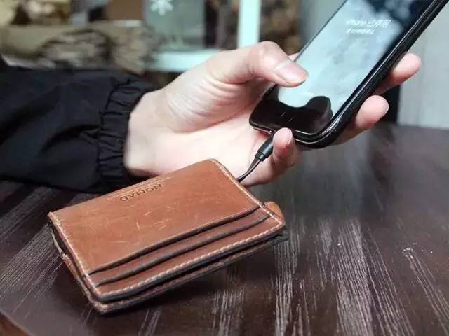 即是钱包又是充电宝?男同胞也信奉包治百病!