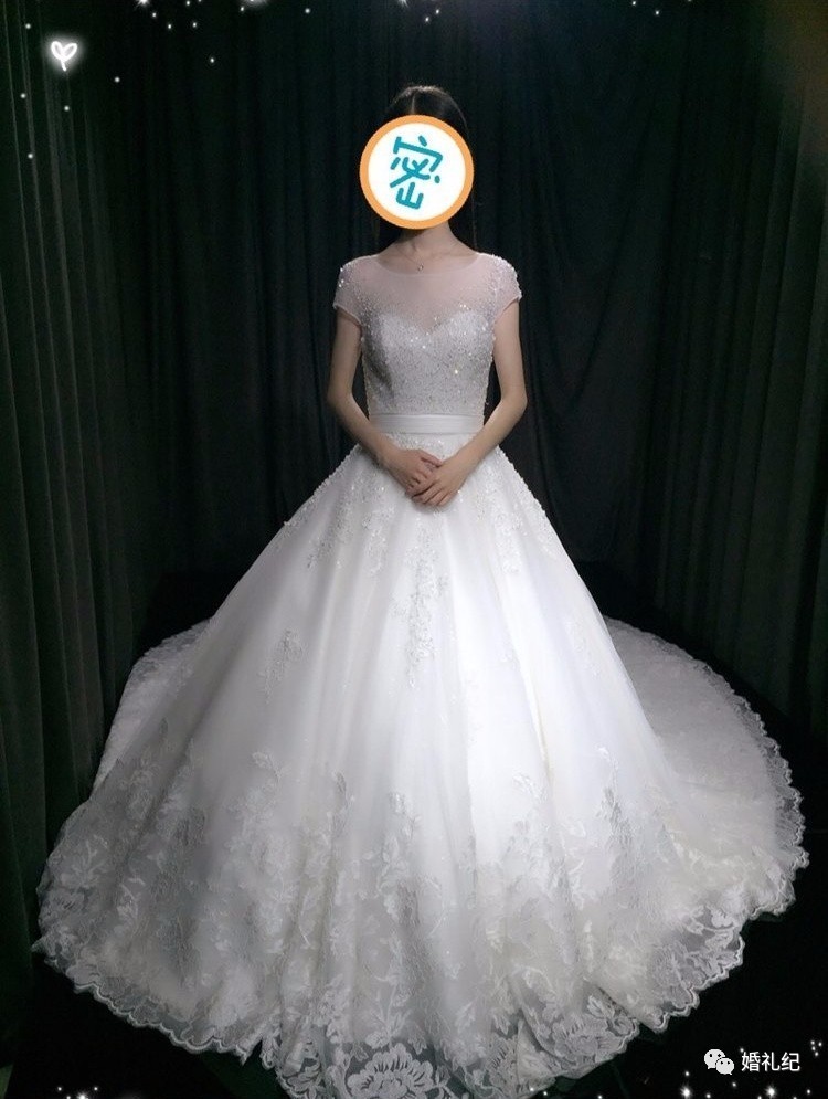 太瘦婚纱撑不起来？她们试完10家店，发现这3个款式最遮骨头